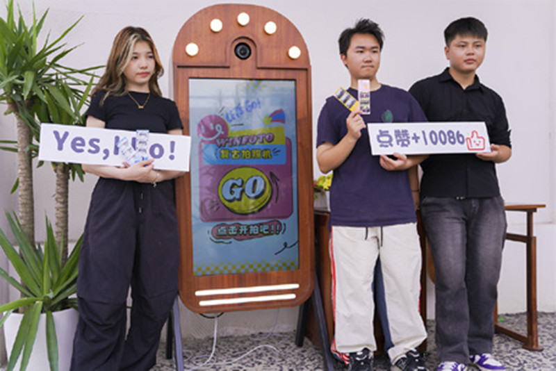 復(fù)古互動拍照機